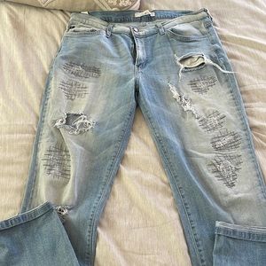 KanCan light wash boyfriend jeans size 28